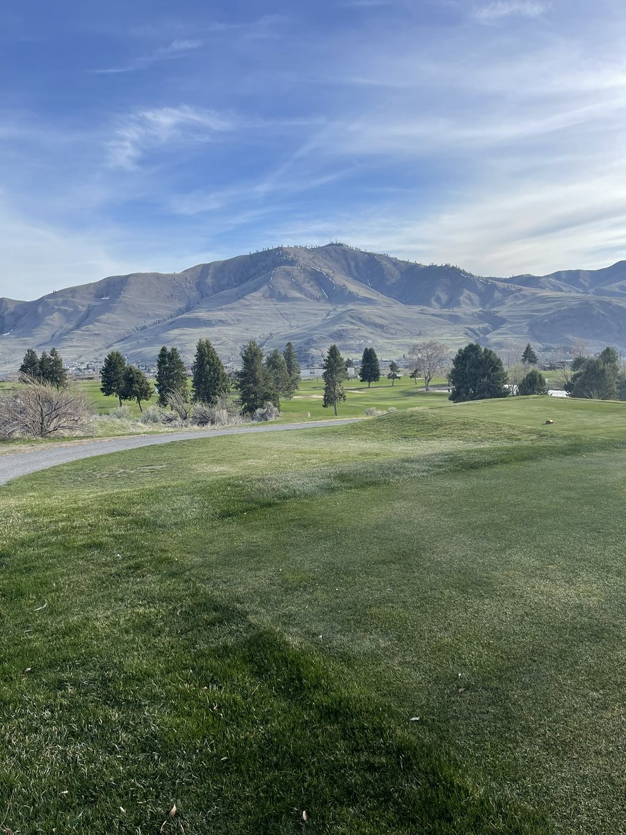historicchelan's tweet photo. Near and far, fore and near. #golfseason #chelanmuni https://t.co/DtOJXdl8Ph