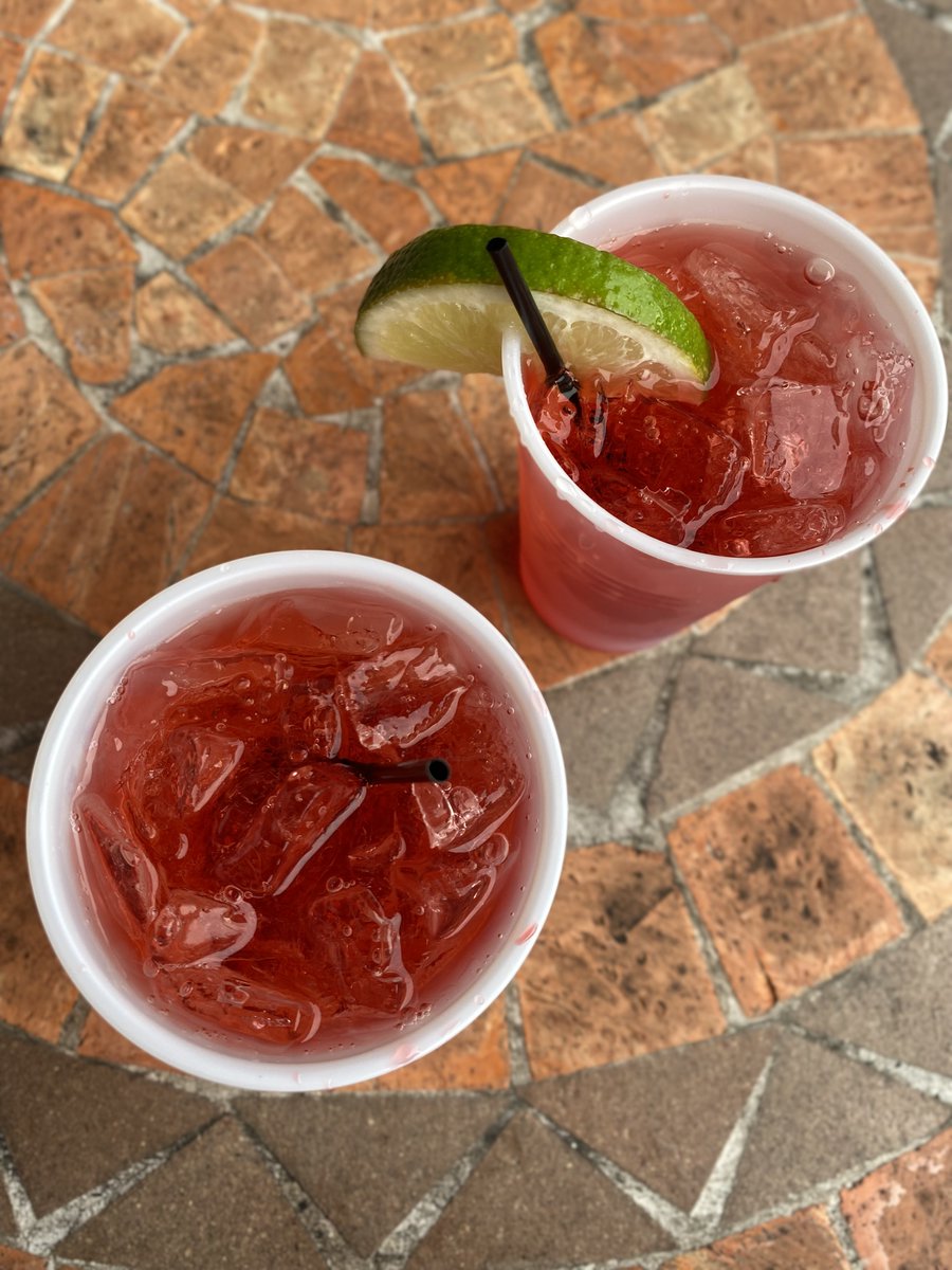 2photographik's tweet photo. Happy Hour with the wifey!!  
@GrandDuchess1 
#drinks #happyhour #tuscaloosa https://t.co/J1hp44h7gN