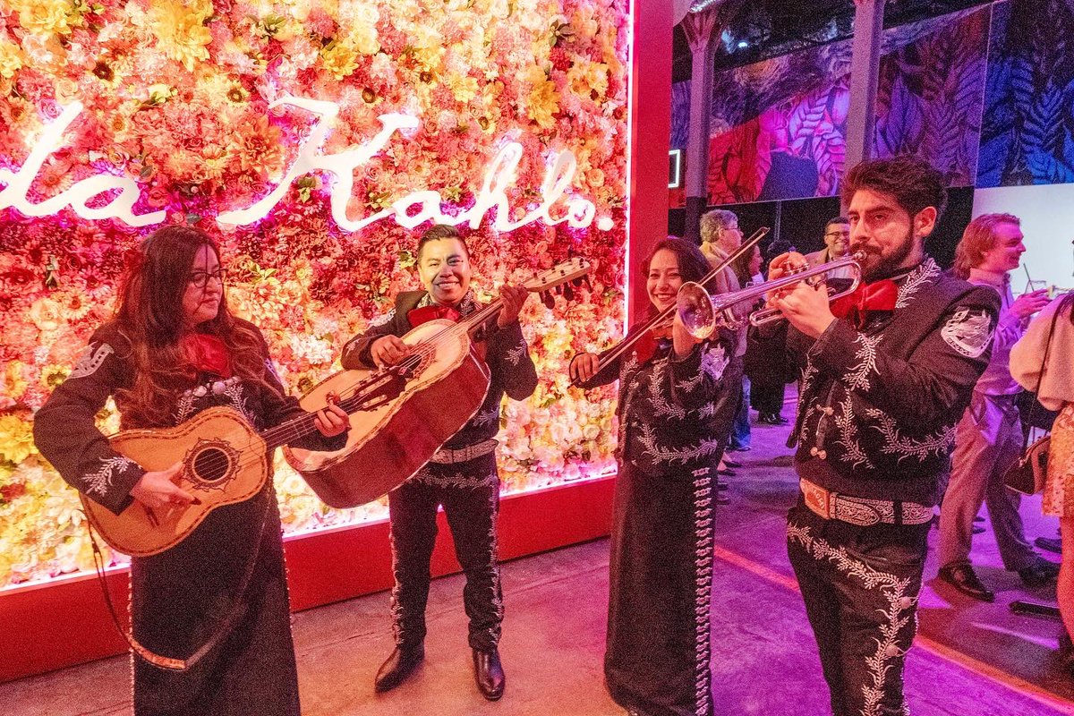 vangoghpitts's tweet image. We had such a successful opening of @ImmersiveFrida right here at Lighthouse ArtSpace Pittsburgh! 🌺

Thank you to instagram.com/mariachintl for providing the best entertainment 💃 and to Tocayo Taqueria for the 🌮‘s

Tickets here: bit.ly/FRIDA-Pittsbur…