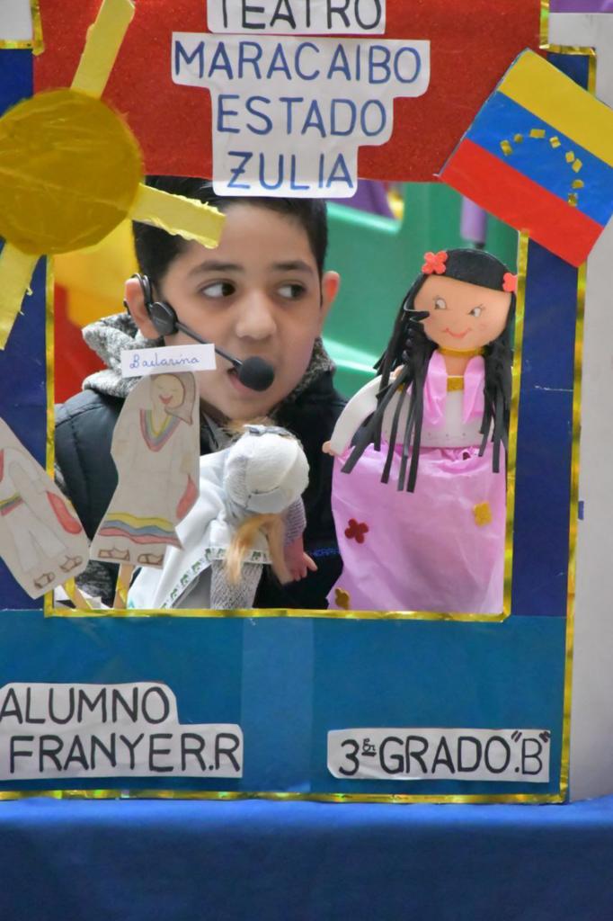 #Enterate 🗣️El estudiante 
Franger Ramírez de la UEN Sucre, presentó una obra de teatro con títeres llamada “Conociendo Maracaibo”. @NicolasMaduro @_LaAvanzadora @DGRPA1 @MPPEDUCACION @RosangelaOrozco #VolvemosAlAula