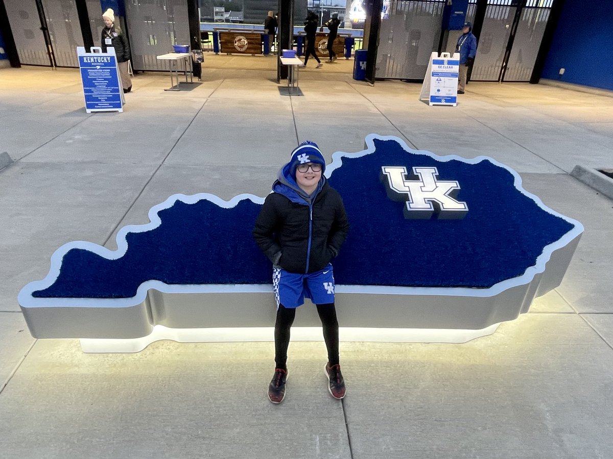 EDub519's tweet photo. Little UK fan from Illinois. #weareUK @UKBaseball https://t.co/haxbbkbwVd
