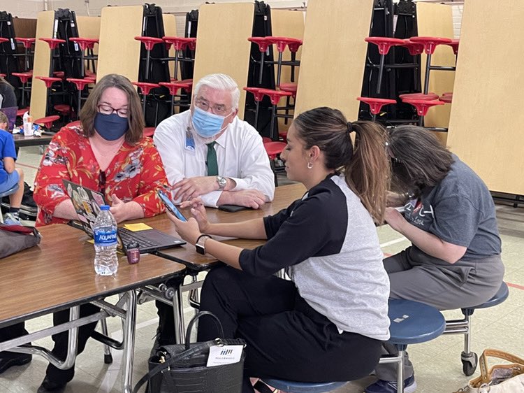 TechECISD's tweet photo. What an awesome night with new learning shared by our teacher Ambassadors at our #TechTasting! 🥗🍕🍝♥️💻
Our friends that joined us were given choice & voice to explore each station and how these #edtech tools could be used with our students! Great job to all! #ECISDTTA #PL https://t.co/SAIenrxImO