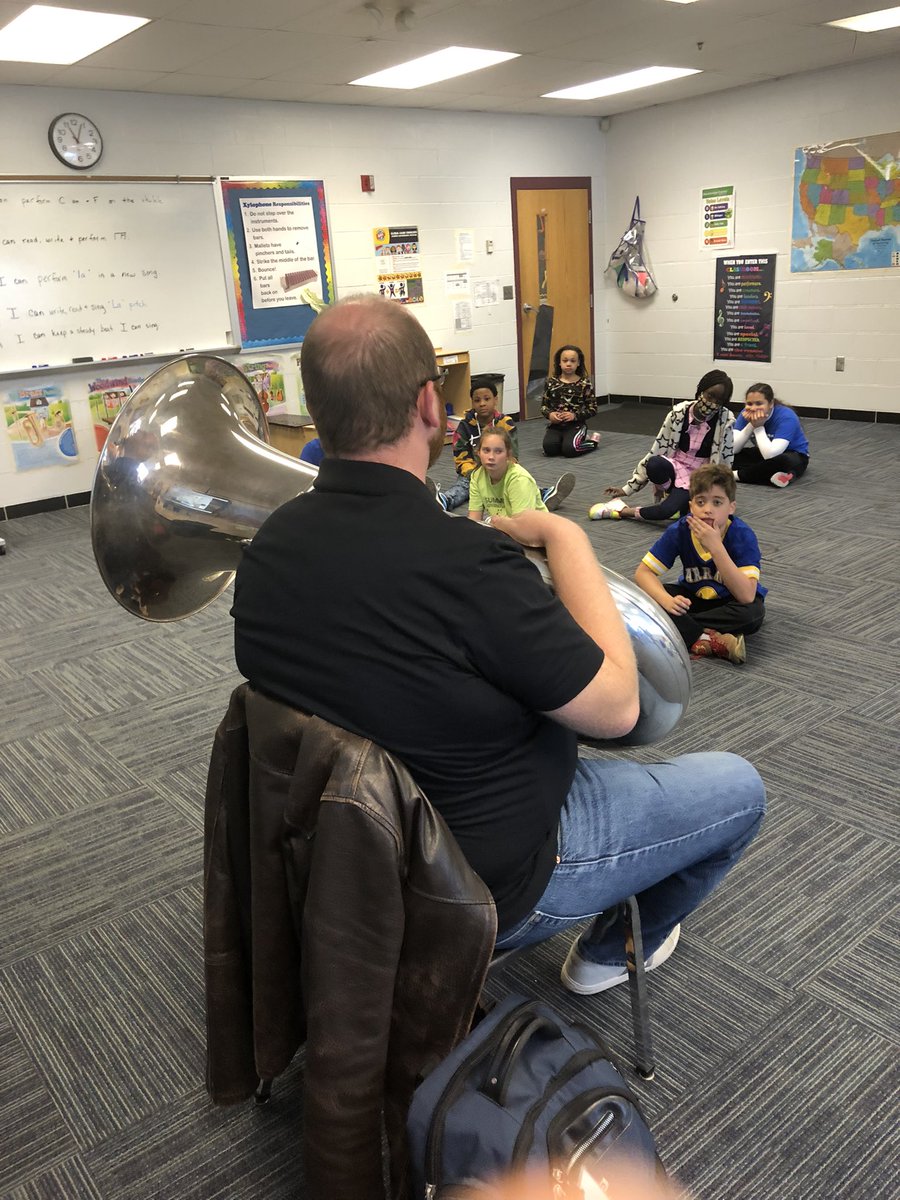 crosbykeys's tweet photo. 4th and 5th graders heard an exceptional tuba player from the @LouOrch today🎶! Sparking interest: “When can we learn that?!” #JCPSKY #jcpsmusic @BreckFrankES https://t.co/heuqR6qVwu