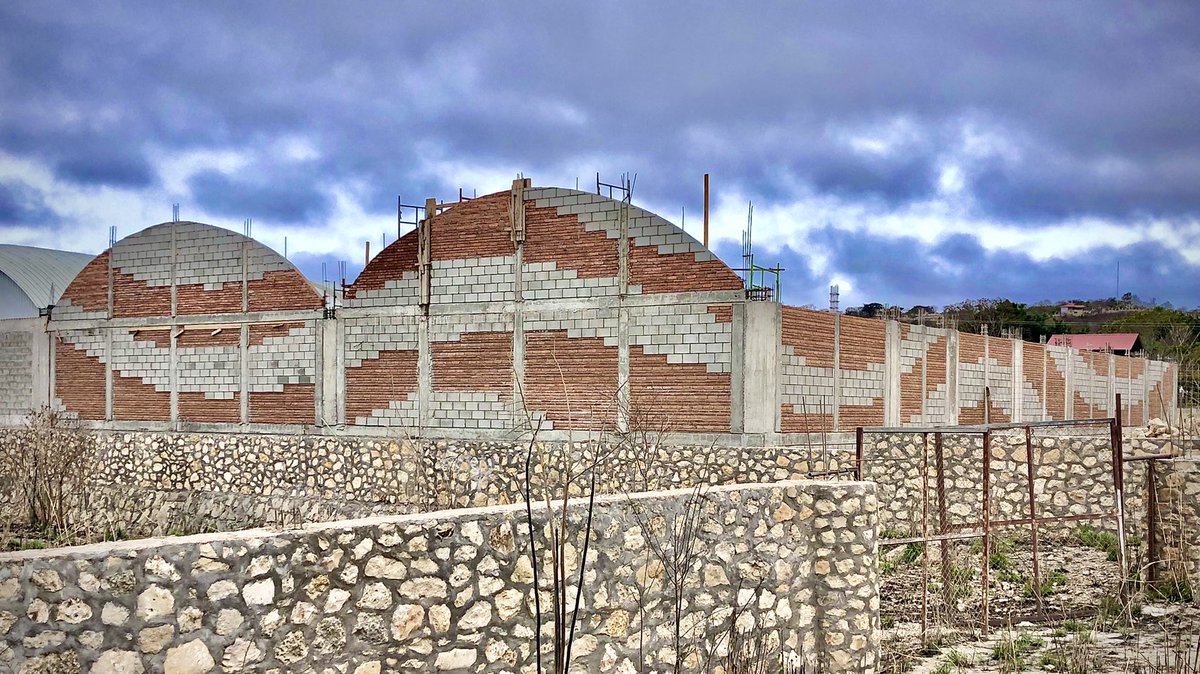 TEArquitectos's tweet photo. #ProcesodeObra
Bodegas y Estación de Pesaje “El Limón”.
Vista Posterior.
Muros mixtos.
Ladrillo #RivieradeCupía
Ladrillo #Cintalapa
Block hueco @Adoblocks @adoblockschis
#TEArquitectos https://t.co/4zXrJMt2QH
