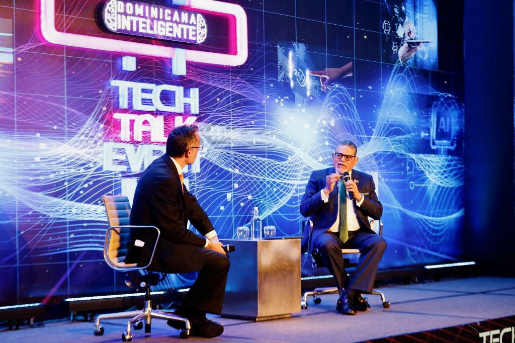 quezadap's tweet image. Hoy tuve la oportunidad de participar del #TechTalk2022, organizado por la @revistamercado, donde conversé con Alberto Labadía, Publisher de Mercado Media Network, sobre el rol de la OGTIC en los procesos de transformación digital del Estado.