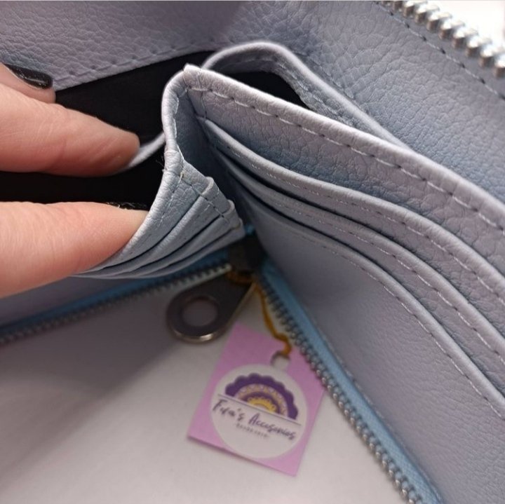 AccesoriosFefas's tweet photo. ¡Celeste Pastel! últimas unidades que quedan. Las Billeteras pocket fueron un éxito (la verdad no esperaba menos) xq son muy cómodas 😍. 
Igual ya nos están "cocinando" la segunda tanda 🙌🏼. Mirá éste y muchos productos más en nuestra Tiendita de WhatsApp 11- 2349-1744. https://t.co/MkUnFpJoCx