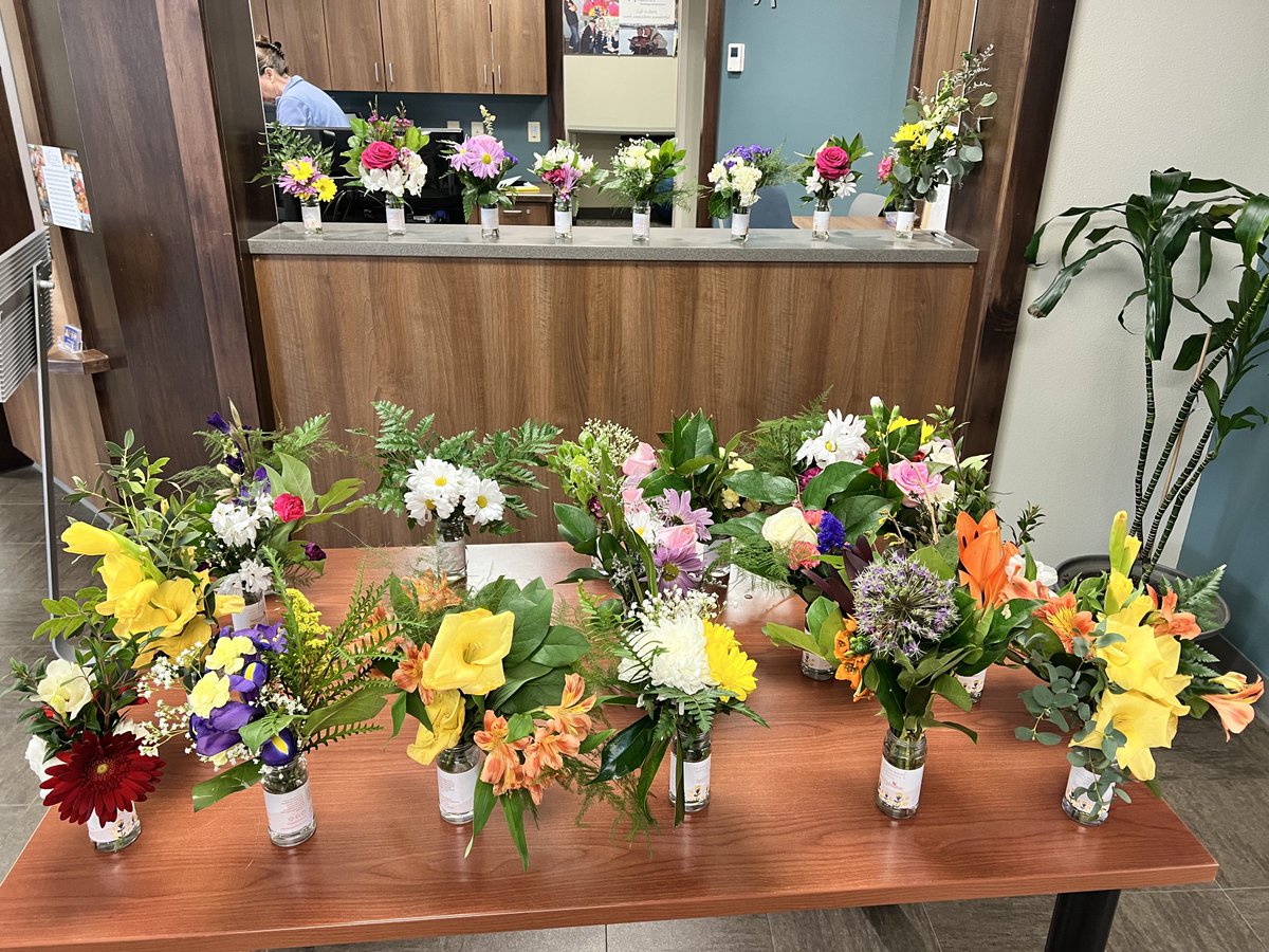 CCRIShannon's tweet photo. #CCRIThanksYou @hopebloomsnd for brightening the day of the folks at @CCRIMoorhead! https://t.co/LTqIgMaF1A