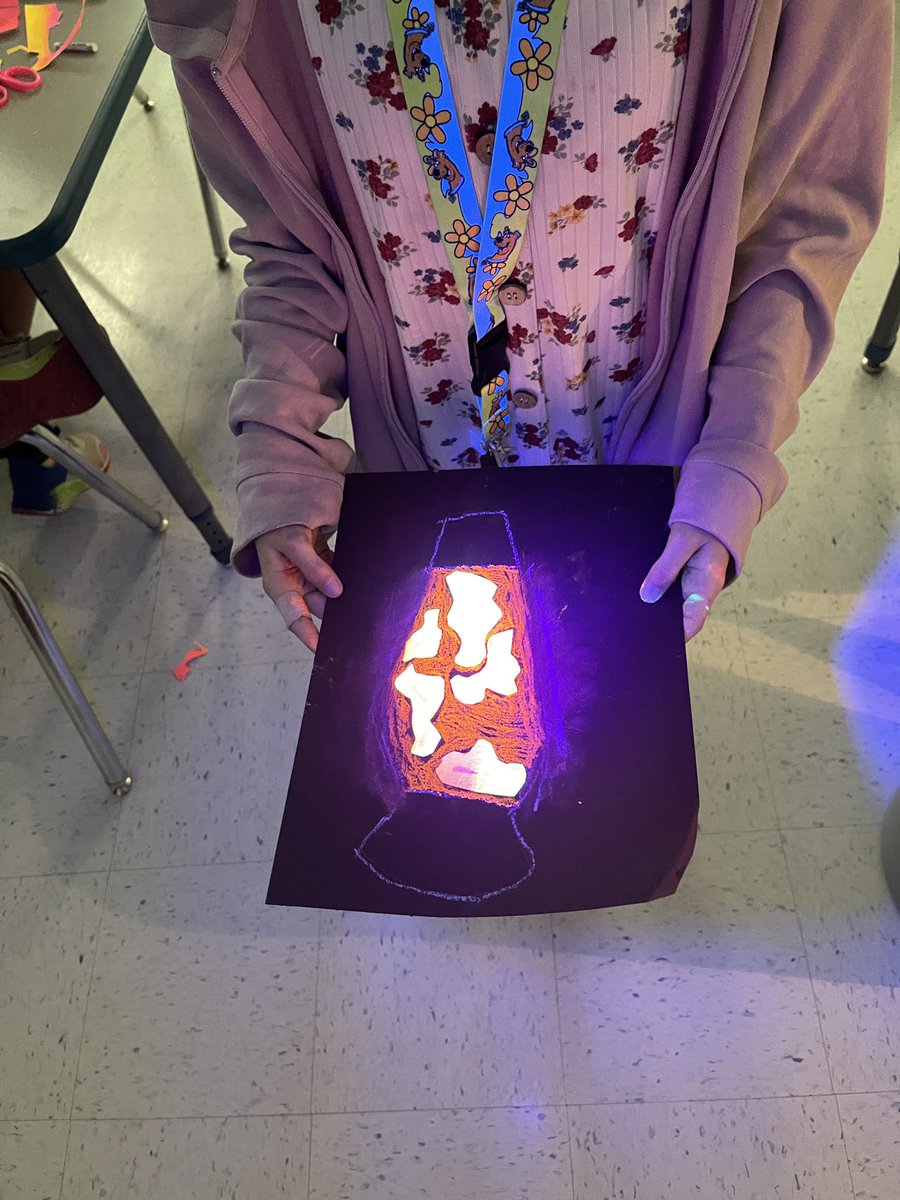 uplandheights's tweet photo. Lava lamps in 3rd grade… https://t.co/MDhWxFgXzf