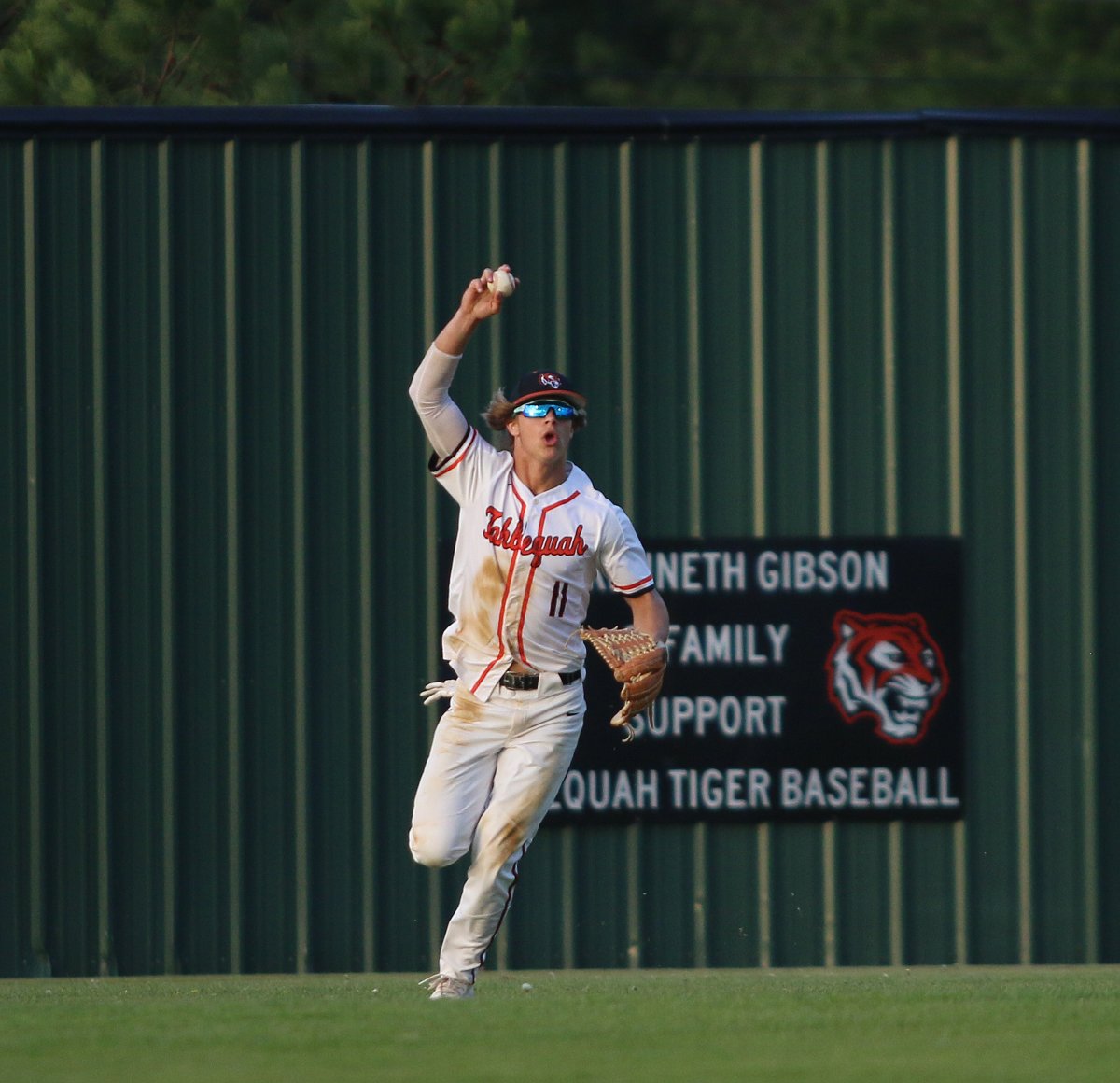 ByronBeers's tweet photo. .@tahlequahbb stunned unbeaten Bixby, 4-2, Tuesday in Tahlequah. Levi Kelly earned the win as the starting pitcher. Tyler Joice, Jacob Morrison, Brayden Northington and Dylan Leep each drove in runs, all with two outs. #okpreps https://t.co/vrQ8O0YdLI