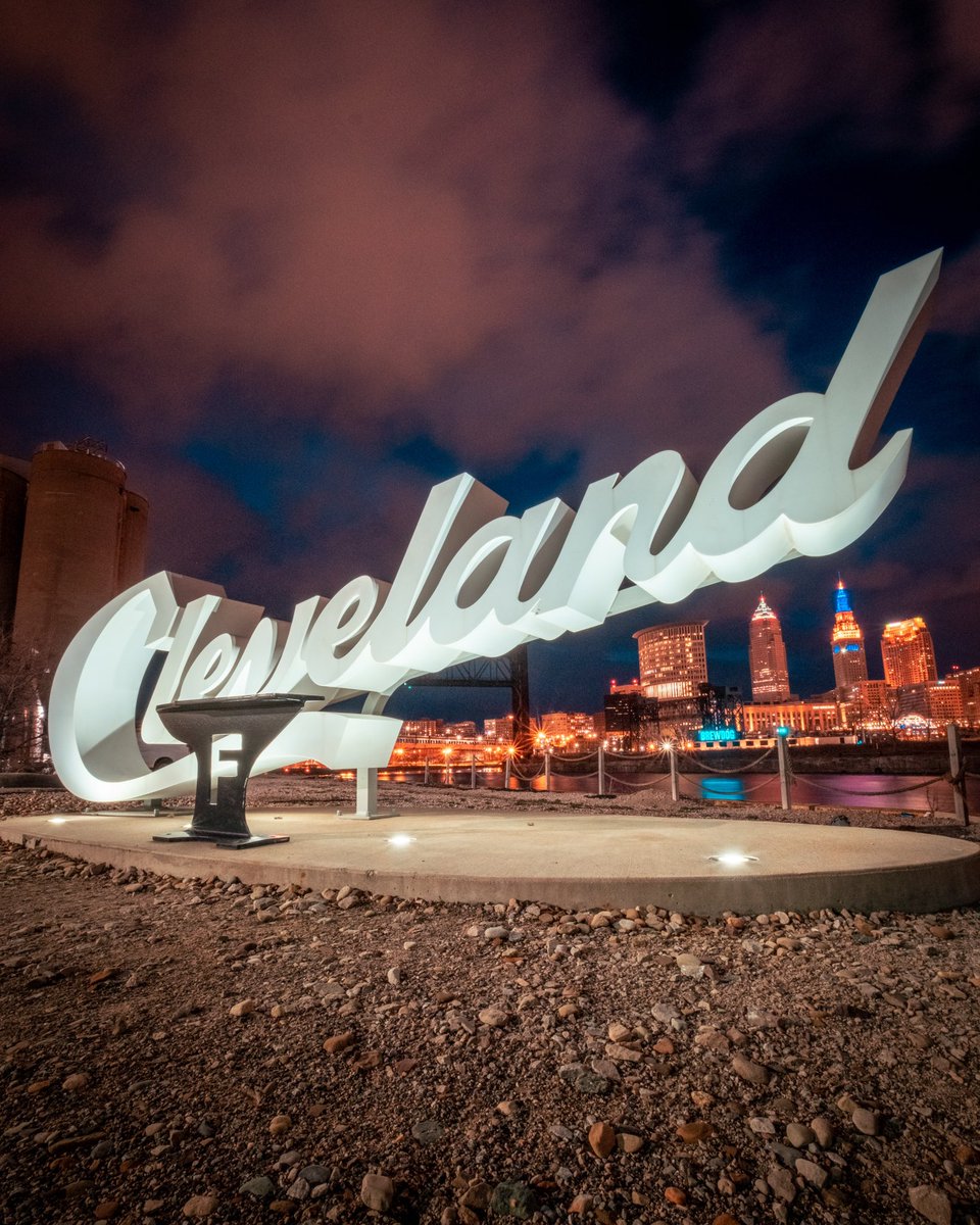 GabeWasylko's tweet photo. Night Script Skylines in Cleveland, OH https://t.co/exEzPzJvgh