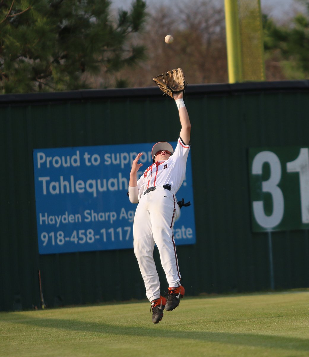 ByronBeers's tweet photo. .@tahlequahbb stunned unbeaten Bixby, 4-2, Tuesday in Tahlequah. Levi Kelly earned the win as the starting pitcher. Tyler Joice, Jacob Morrison, Brayden Northington and Dylan Leep each drove in runs, all with two outs. #okpreps https://t.co/vrQ8O0YdLI