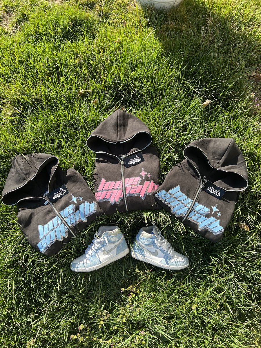 83ng3's tweet photo. First drop! Go shop in my ig bio https://t.co/h1Hrum75Ek