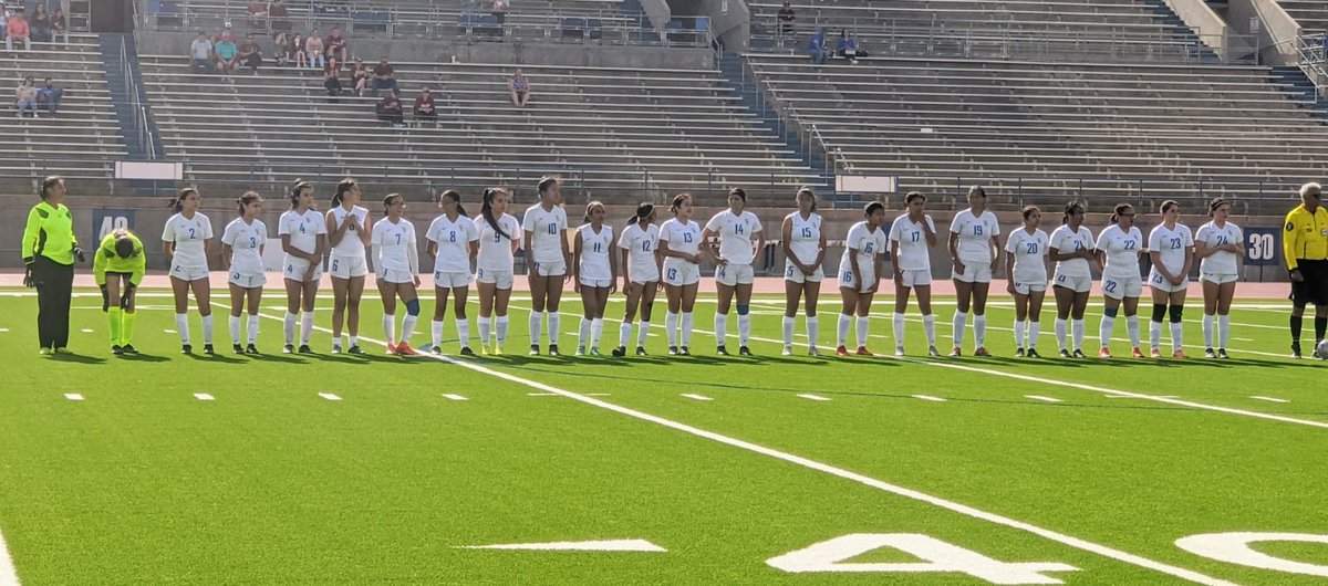 MiguelMendezSE's tweet photo. San Eli wins 3-1 against a very good Brownwood HS team. Playoff soccer at its best! Very physical and tense game. Thank you all who came out to support and those are home with the well wishes. Yo si le voy...le voy a San Eli! #sehsthebest https://t.co/knxZhMuF55