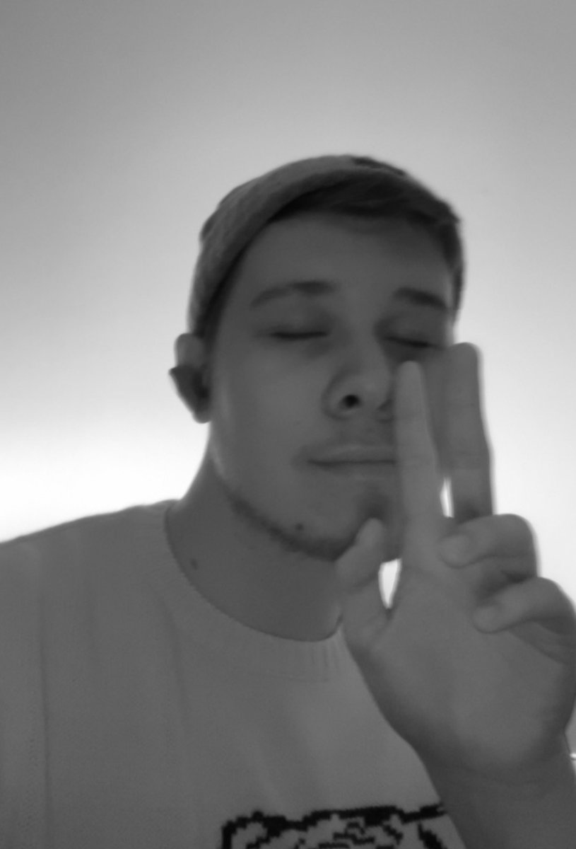 sulkyadam's tweet photo. always doing the same pose 🫣 https://t.co/1FsmF0TNSJ