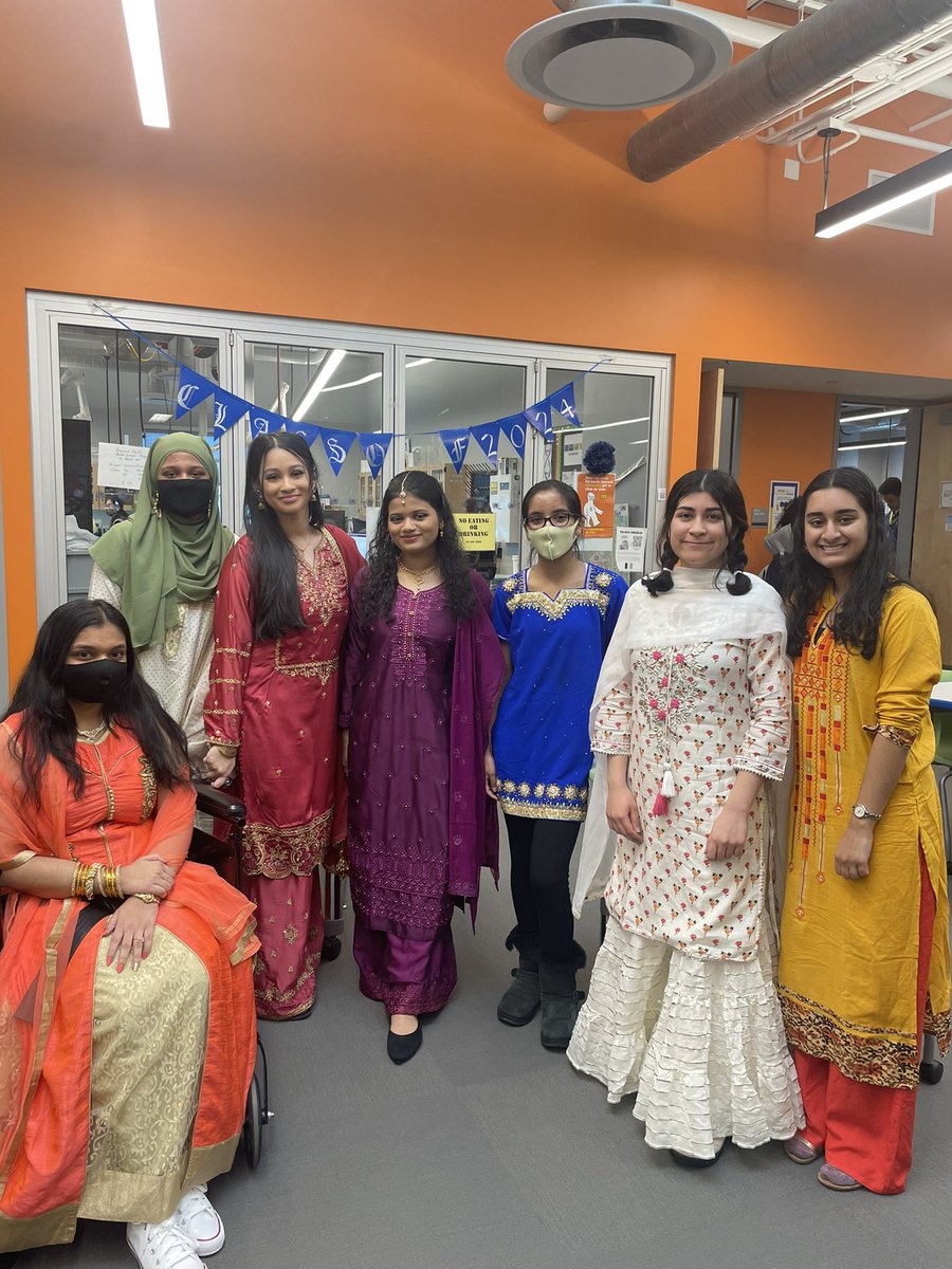 ellengianakis's tweet image. Day ✌🏻 of @DcLstem senior week! #cultureday #pctvs #pcti #dclstem