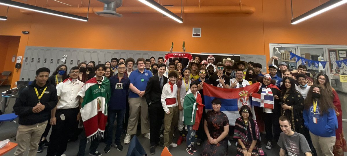 ellengianakis's tweet image. Day ✌🏻 of @DcLstem senior week! #cultureday #pctvs #pcti #dclstem