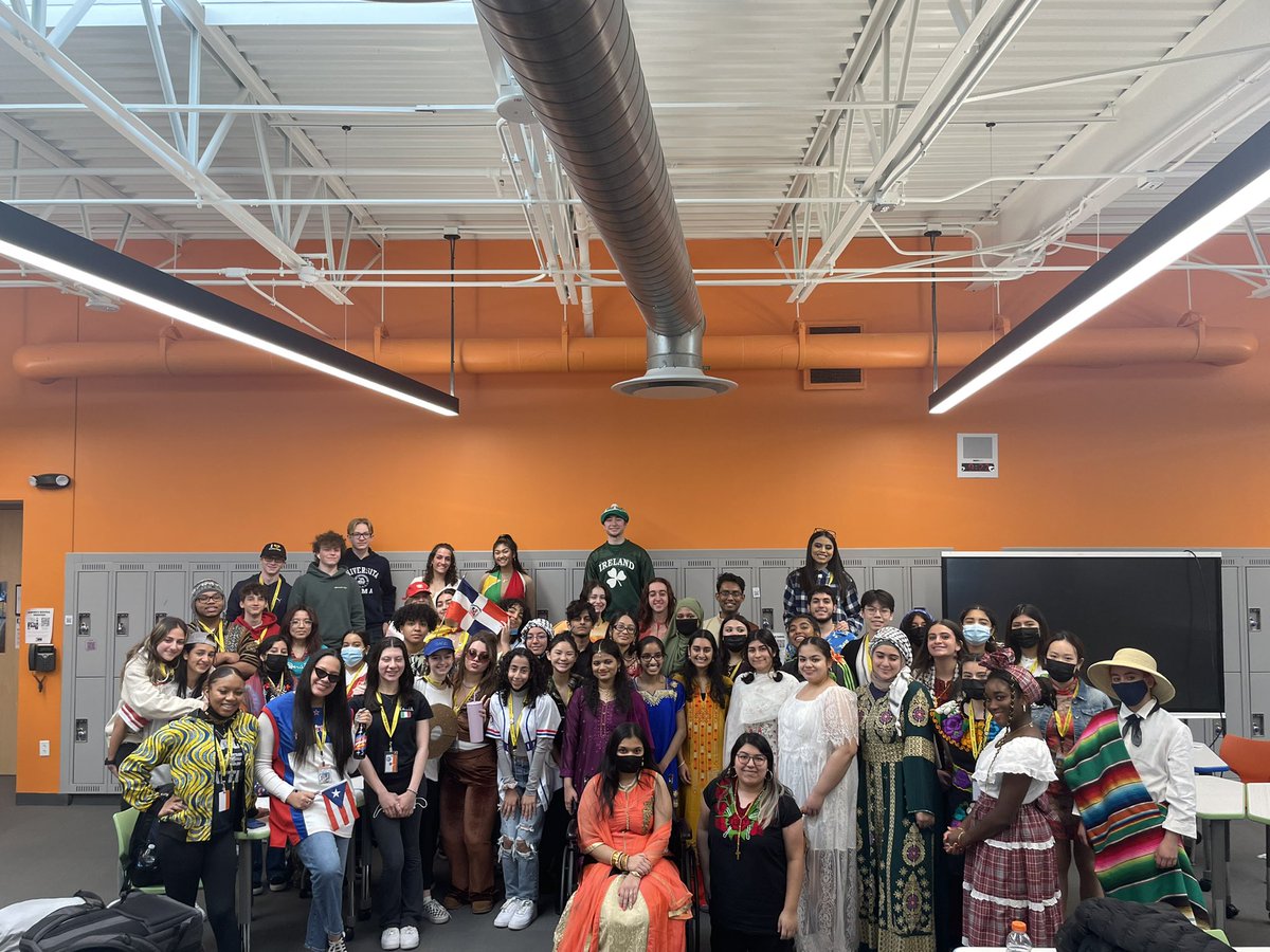 ellengianakis's tweet image. Day ✌🏻 of @DcLstem senior week! #cultureday #pctvs #pcti #dclstem