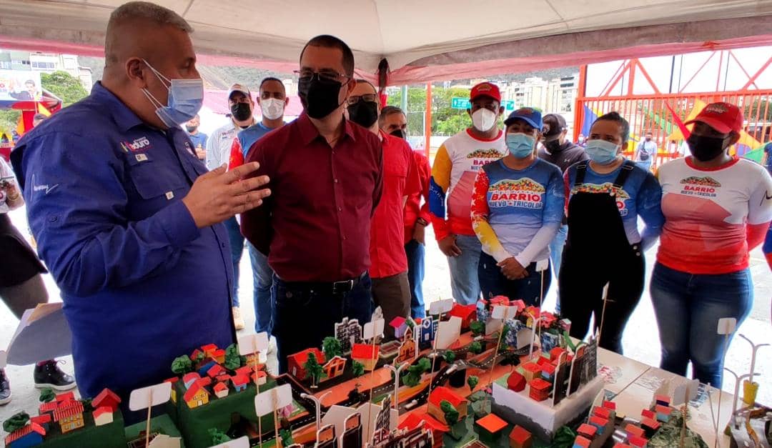 JoseGRozo's tweet photo. #29Mar Extraordinaria jornada operativa desde el puesto de comando alterno en La Yaguara #DttoCapital con el Min. @jaarreaza canalizando y orientando el método de trabajo y responsabilidades a la disposición de pueblo para la articulación y labor conjunta con el @MPP_Comunas https://t.co/9XEFOMKLot