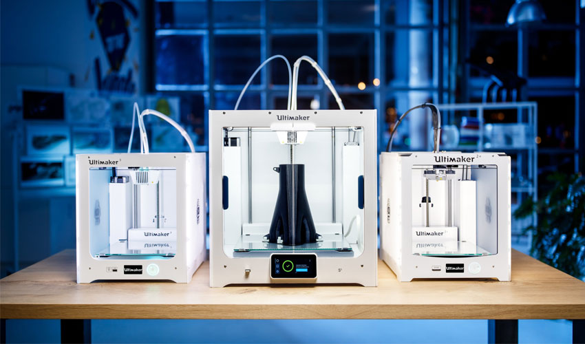EvoHannan's tweet photo. @WhyMaker @EdisonRobots @3Duxdesign A4, The Ultimaker 3D Printers became very popular in the last school I taught in. They are a great tool and the built-in wifi camera allowed students to watch their work being printed remotely. #MakerEdChat https://t.co/BSjJxMLXbx