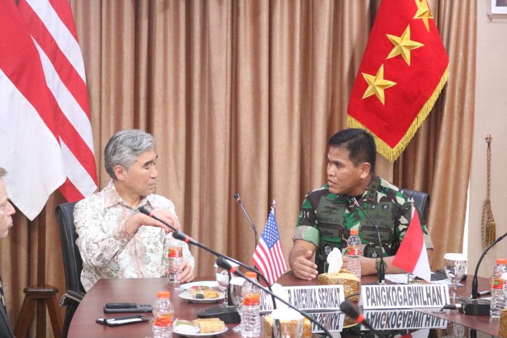 Puspen_TNI's tweet image. Pangkogabwilhan I Terima Kunjungan Kehormatan Dubes Amerika Serikat

👉tni.mil.id/view-212096-pa…

#TNI #KogabwilhanI #Dubes #AmerikaSerikat