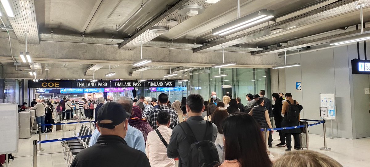 ThailandPass's tweet photo. A busy Suvarnabhumi Airport right now. Two lanes that went into one lane. Make sure to have your papers ready! #ThailandPass #ThaiPass https://t.co/6fqHknMWDu