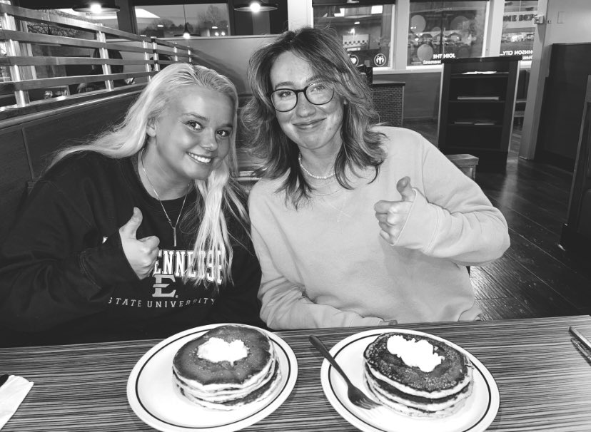 abby_fannon's tweet photo. Our teacher is giving us ten extra points to our final exam if we win!! @IHOP + #ShowUsYourStack + #PepsiSweepstakes https://t.co/LDpuOKNmaA