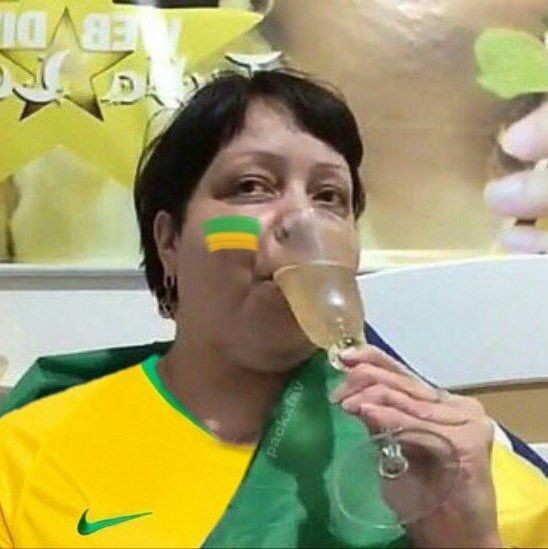 bia_recio's tweet photo. Eu to muito iludida com esse time e quero muito esse hexa #BRAxBOL https://t.co/kQY1IyLCnt
