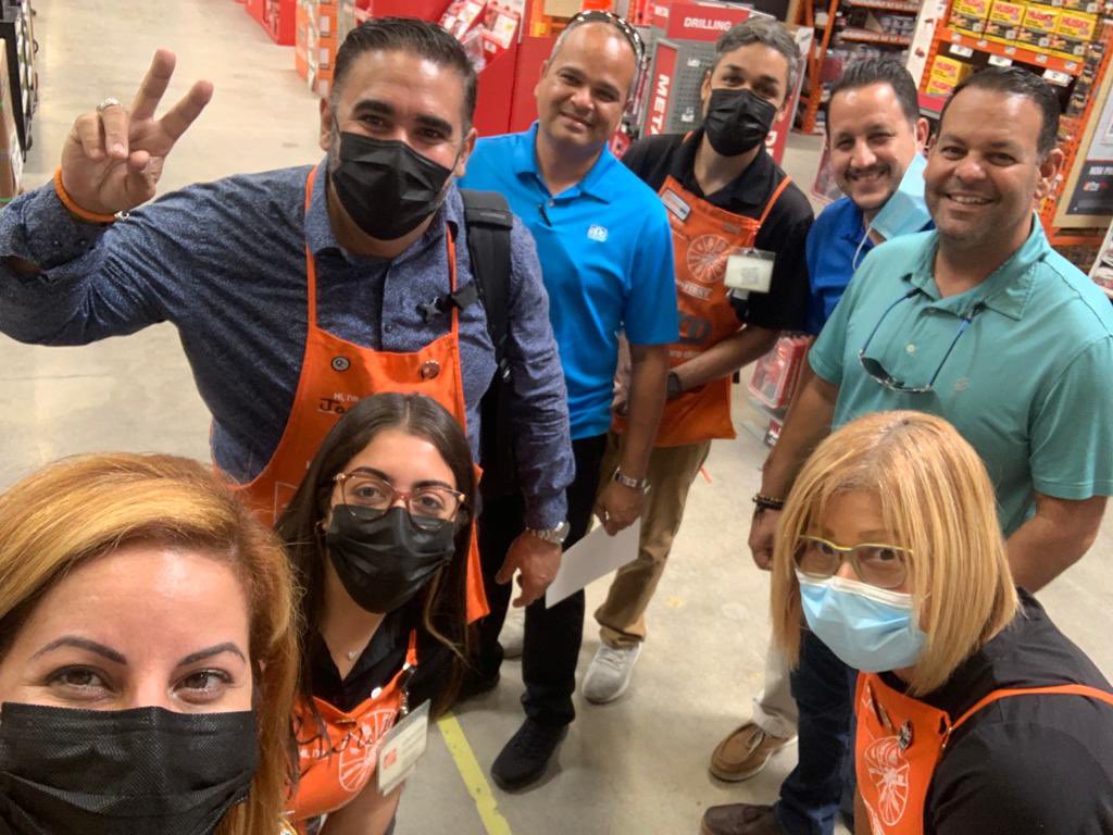 sally_sebastyn's tweet image. @jlandrumTHD team teaching and growing in Puerto Rico!  #letsgrowpro ##1SFLPro