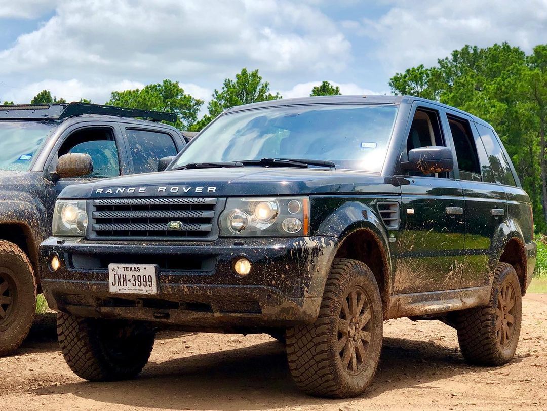atturotires's tweet photo. When the crew pulls up with matching mud you know they mean business 💪
​.
​📸: @rover_landin on Instagram
​.
​Tires: Trail Blade X/T - 285/60R18
​.
​#Atturo #AtturoTires #Tire #Tires #GoYourOwnWay #TrailBladeBOSS #BOSSTire #BOSSTires #TheresOnlyOneBOSS #MudTerrain #MudTerrain4WD https://t.co/RJr5fY8TsH