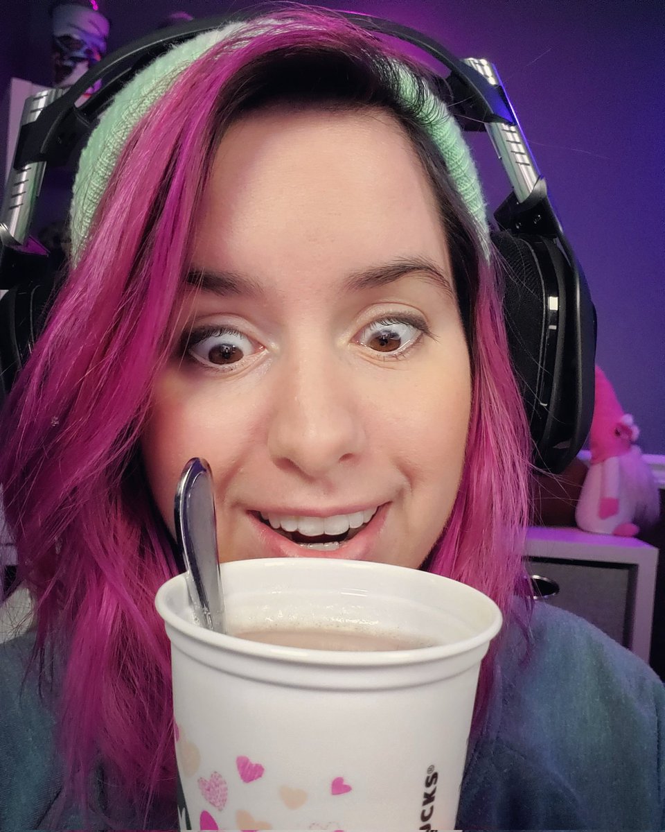 Ahhhh GoGo juice, how I love thee! Going live soon turds, come say hello ♡ twitch.tv/msmidgy