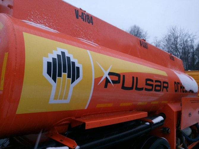 Pulsar gas stations belong to the Russian oil company Rosneft (Роснефть) which is led by Igor Sechin, Putin's close aide. Russia has lots of these gas stations but there are none in Ukraine. Kadyrov took tough-guy-photos in Russia and claimed he did it in Ukraine