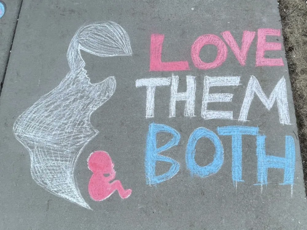 sfl_cmich's tweet photo. Couple of SFL members went out and participated in Chalk Day!

#nationalprolifechalkday #chalkday #prolife #sfl #cmu #cmustudents #cmusfl #cmustudentsforlife #nationalsidewalkday #prohumans #prolifegeneration #prolifegen https://t.co/yDudklZQqv