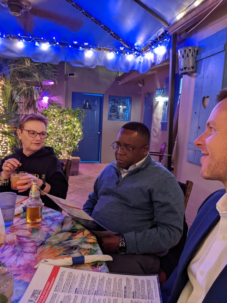 arber_dave's tweet photo. Another engaging evening networking with clients and new friends @ #ABRF2022! 

Association of Biomolecular Resource Facilities. #CoreFacilities #coreresearch https://t.co/uMEADXWcZG