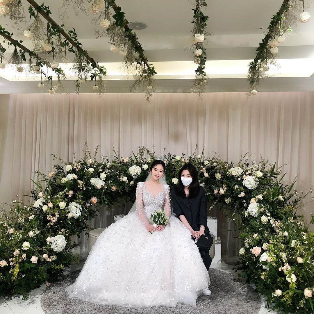 laurentjnk's tweet photo. gago jennie akala ikaw yung groom https://t.co/fK2wT9XPw2