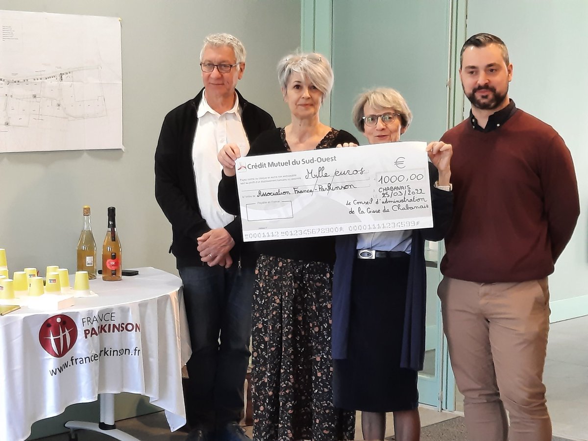 CmsoChabanais's tweet photo. Le CMSO de Chabanais est fière d'accompagner l'association France Parkinson via son dispositif Coup de pouce qui accompagne ses associations clientes. Merci à Mr Duverger maire de exideuil et à Mme Berger déléguée départemental de l'association. https://t.co/MtBZFmeLAY