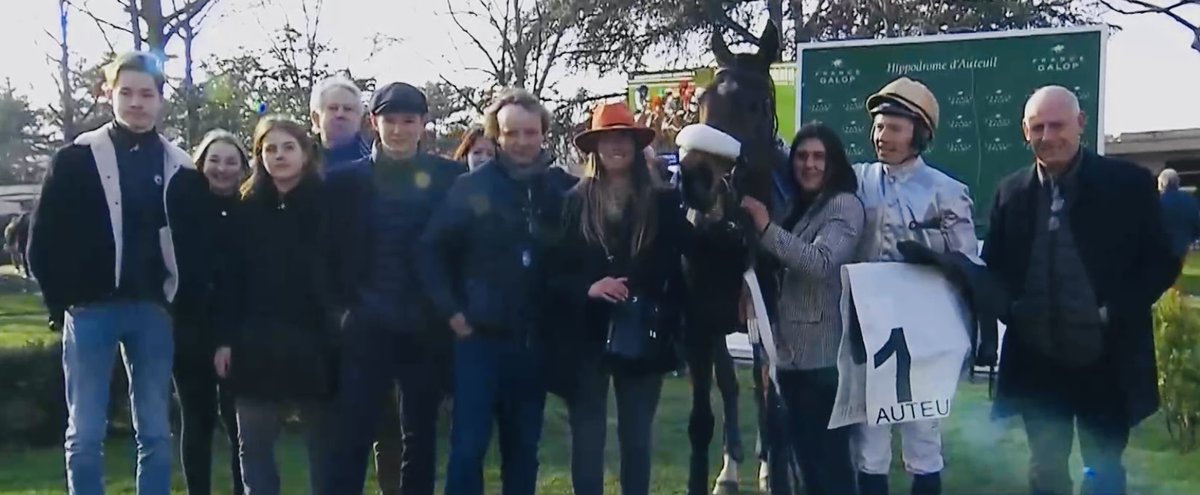 Bonne route à notre HEART WOOD , vendu a l’étranger par l’intermédiaire de Nicolas de Balanda. nous lui souhaitons une belle carrière avec son nouvel entourage 
<a href="/CamillePeltier/">Camille Peltier</a> <a href="/GregoryVayre/">Grégory Vayre</a> <a href="/AmbreVayre/">Ambre Vayre</a> 
📸<a href="/AprhChantilly/">Aprh</a>