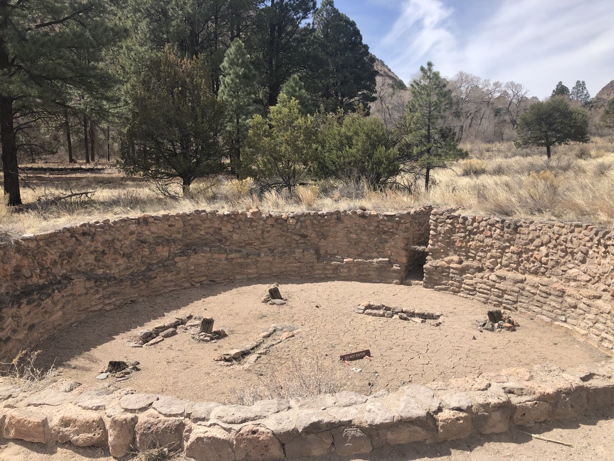 AjlaSkrbic's tweet photo. #FunFact4: The hit series Breaking Bad is set in Albuquerque, where it was also filmed. https://t.co/5mTZfX5DP9
