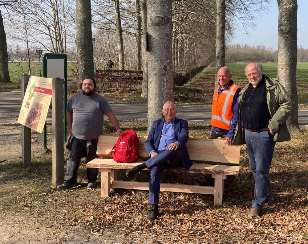 Nieuwe klompenpadbankjes langs het Vreepad: even uitpuffen
oldebroekvoormekaar.nl/nieuwe-klompen…