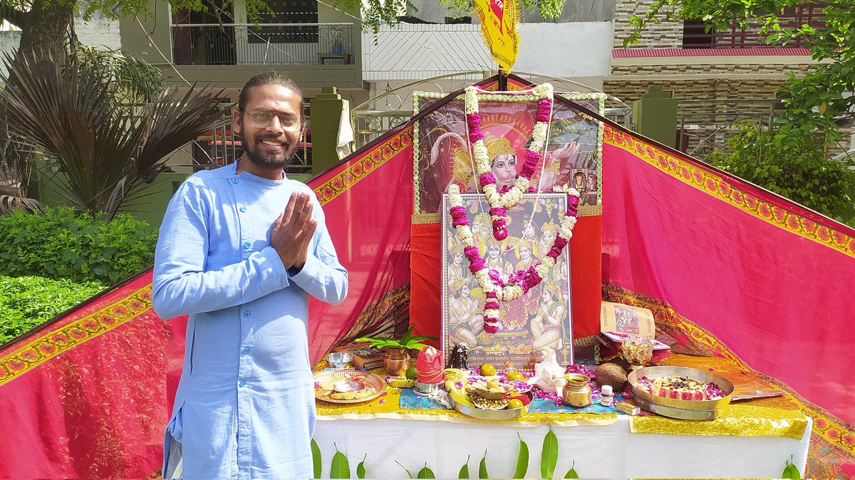 HymnYoga's tweet photo. @HymnYoga के चतुर्थ स्थापना दिवस के शुभ अवसर पर भक्तियोग के प्रणेता, नवधा भक्ति के प्रतिपादनकर्ता भक्त शिरोमणि महावीर हनुमान जी की भाव-स्तुति के साथ सुन्दरकाण्ड पाठ का आयोजन किया गया। 
March 29th, 2022
🕉️🧘🏼🕉️
#सुन्दरकाण्ड_पाठ
#HymnYoga
#4thfoundationday
#योग_यज्ञ_संस्कार https://t.co/kYpFGgs278
