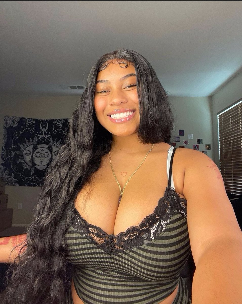 Forget Will Smith, FOLLOW ME &amp; pick ya fav.😋

Retweet for Boobs😛
Like for Ass🍑