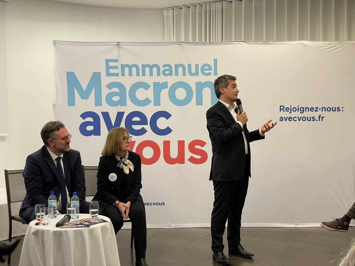 PinellMichel's tweet photo. #Présidentielles2022 - Beaucoup d'élus, beaucoup de monde autour de Gerald Darmanin, hier soir à Perpignan à l'invitation de @RomainGrau, d’ @IsaMdeNoell et du @ComitePR66. Plus de 2 heures d'échanges sur les enjeux de l’élection présidentielle pour notre pays et notre démocratie https://t.co/lNaoWP4JzJ