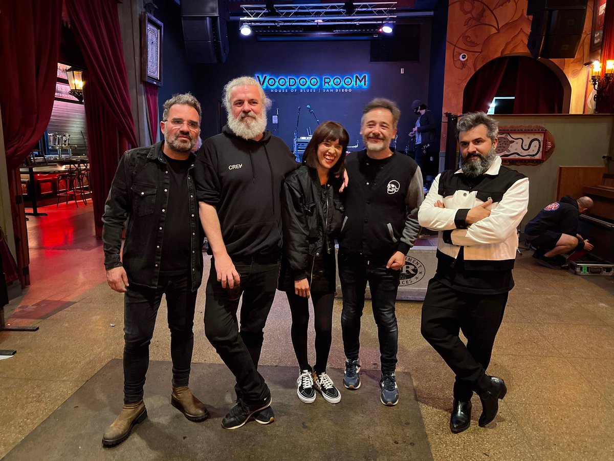 Gran concierto!! <a href="/loveoflesbian/">Love of Lesbian</a> at <a href="/HOBSanDiego/">House of Blues San Diego</a>!! 🤟😎