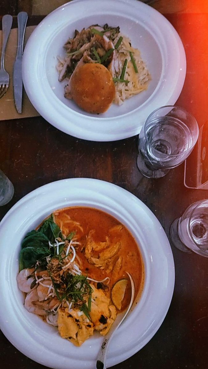 SaMaloEh's tweet photo. Handsdown the best hangover soup everrrrrrr 😩 #Kanus https://t.co/Z3KLgM0Plw