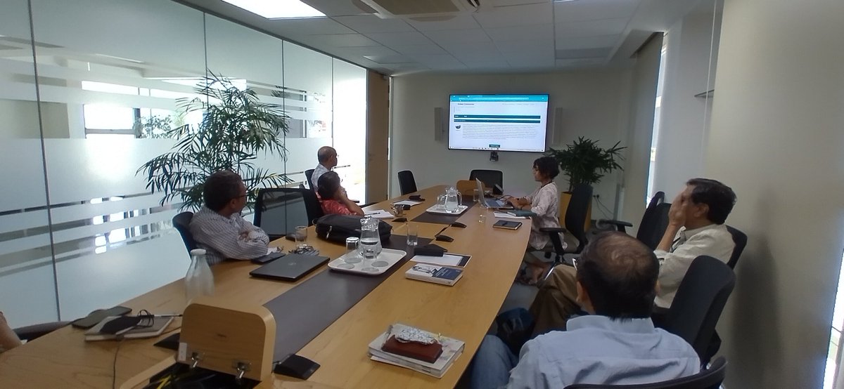 CommonerForum's tweet photo. The Indian Commoner team had a rewarding session with @AmalJ73 @HimUpadhyaya @KNilotpal980 @MundoliSeema at Azim Premji University yesterday as we shared a first glimpse of the forum .
#commons #fes #cense #digitalcommons #promiseofcommons #azimpremjiuniversity #indiancommoner https://t.co/CD0cYr01b2