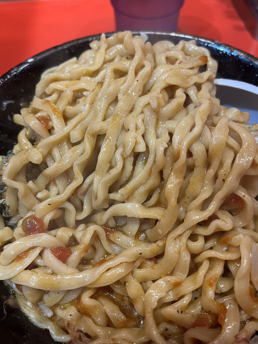 Azuki_y0516's tweet photo. 桐龍東川口本店　限定Aトマトまぜそばミニ＋チーズ
なんだか珍しい限定をやっていたのでこちらをオーダー。合いそうなチーズトッピング。
トマトとバジルでめっちゃイタリアン。これはこれでうまい！麺があう！ https://t.co/v2eqpsj1p2
