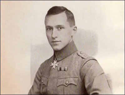 johnsimkin's tweet photo. Written source of the day: Ernst Jünger on killing in the First World War
https://t.co/X03jMllazD
#HistoryPrimarySources @ArthurJChapman @freereed59 @ed_podesta @Historylecturer @DavidAAldridge @jopearson3 @TIJenner @HTENUK @EduNobis @SnelsonH @HMatthewsHMI @Counsell_C https://t.co/kzzNXDkX0S