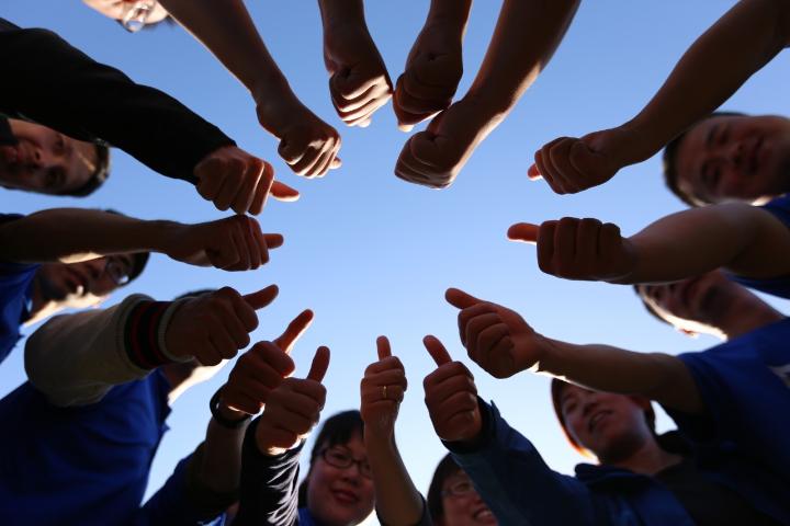 RudlfMaly's tweet photo. "Ein Familienunternehmen mit 160.000 Angestellten": Großartiger Artikel rund um den Spirit und die vielen Engagements der @DellTechDE Teams mit spannenden Insights von @StefanSchmugge. Lesenswert ➡️ https://t.co/vElP2cMzql #iwork4dell #lifeatdell #progressmadereal https://t.co/MPspEdW73G