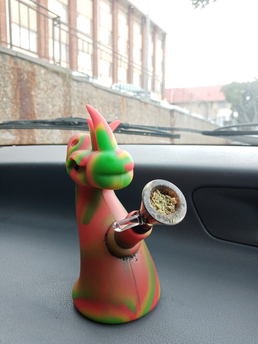 CallenM420's tweet photo. A bong a day keeps all the bad things away!!! #Mmemberville #WeedLovers #StonerFam #CannabisCommunity #CapeTown https://t.co/sP6lbv5gjz