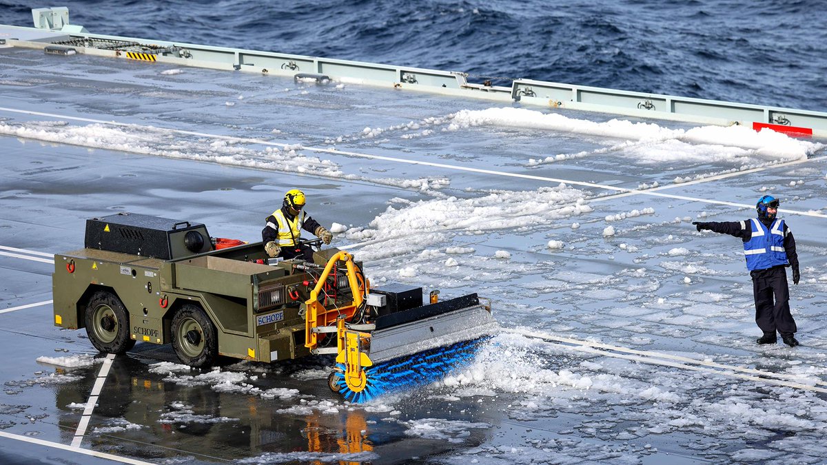 NavyLookout's tweet photo. Snow on deck @HMSPWLS operating in the Arctic during exercise #ColdReponse22 https://t.co/upS5LSxhyr