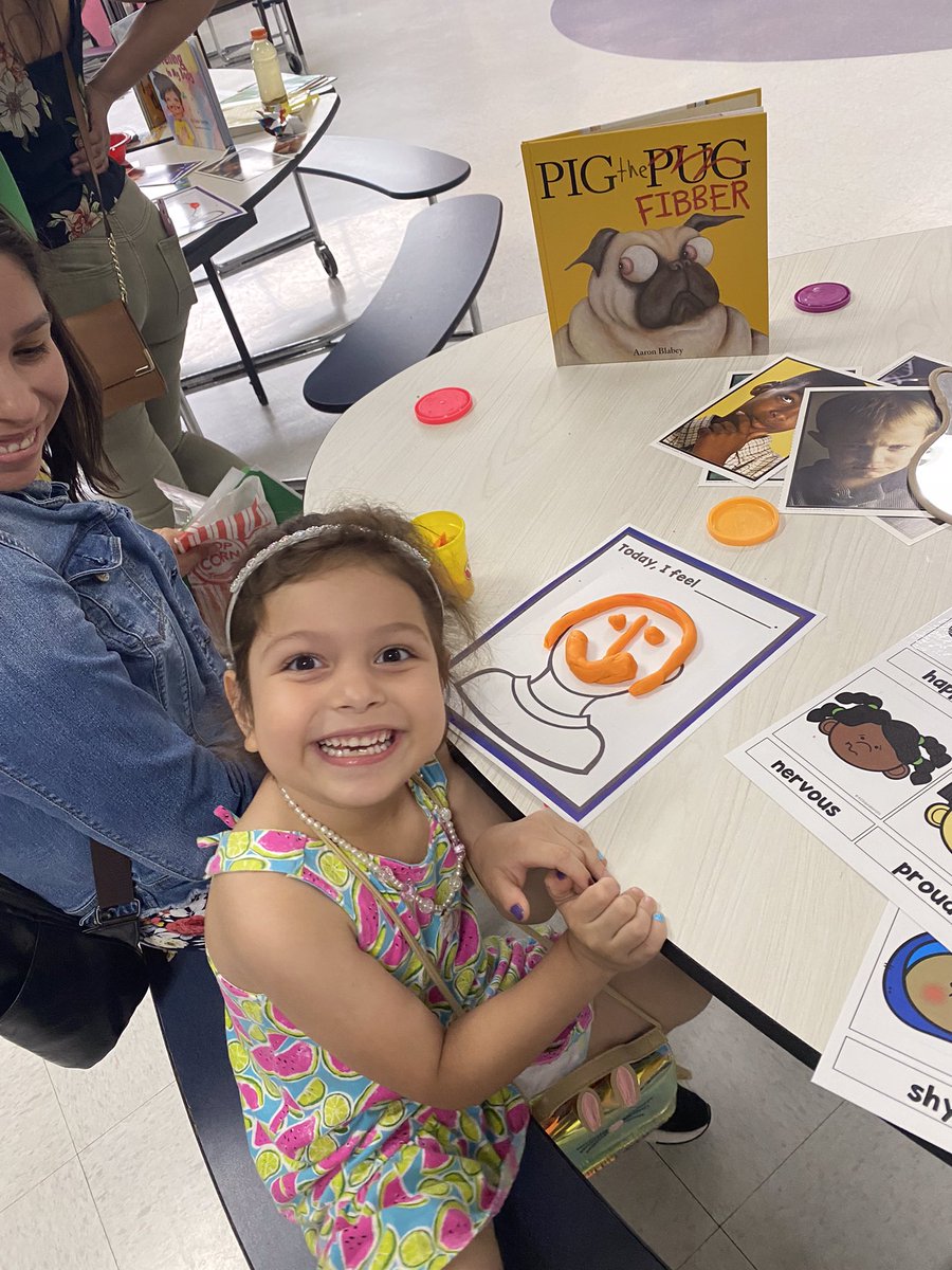 RoarkEarly's tweet photo. Great turnout @RoarkEarly Spring Family Engagement night tonight! #RoarinRoarkKats #ThePlace2🐝 #PlayNLearn https://t.co/gI6RZMTf3y